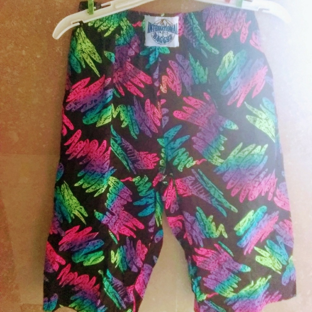 🔻PRICE DROP🔻 INTERNATIONAL BAGGYZ SHORTS